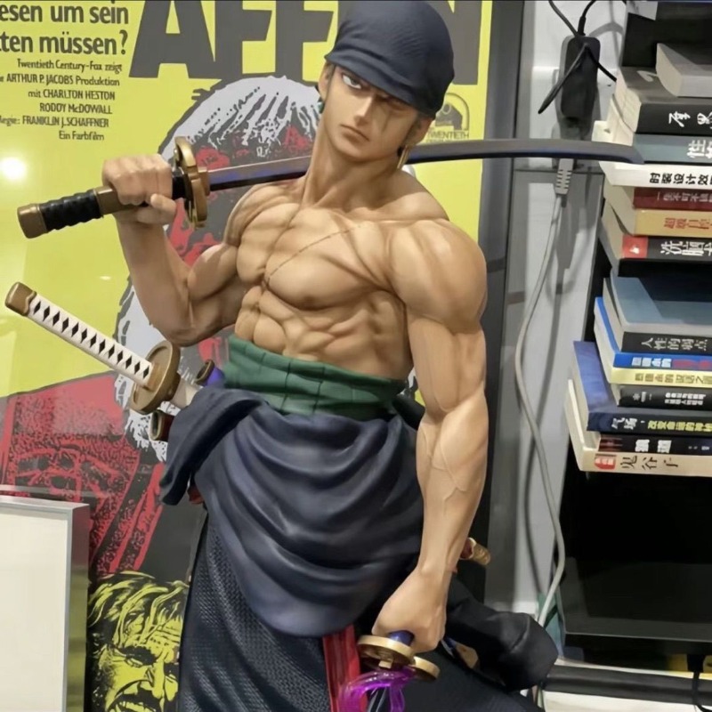 Vinyl Figure Blank - Uma peça solon carregando uma espada